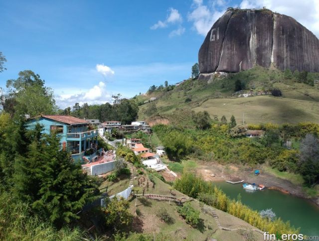 La mejor vista de la piedra y acceso al lago - Finca en Guatapé, Antioquia